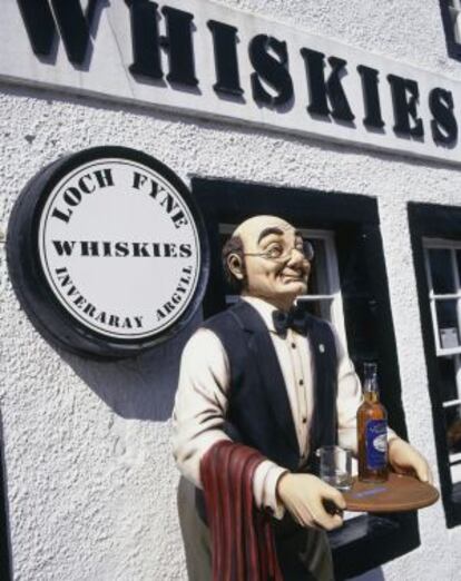 Taberna escocesa de Loch Faye, en Inveraray, Escocia.