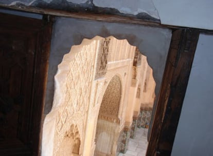 Ventana de una celda de la Madraza Ben Yusuf, en Marrakech