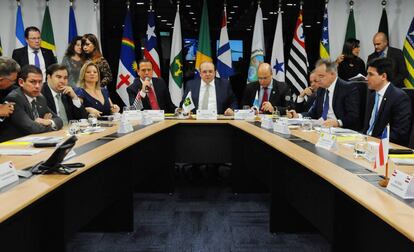 Governadores reunidos com deputados em Brasília.