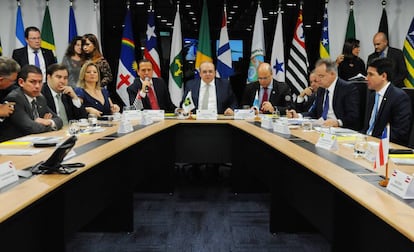 Governadores reunidos com deputados em Brasília.