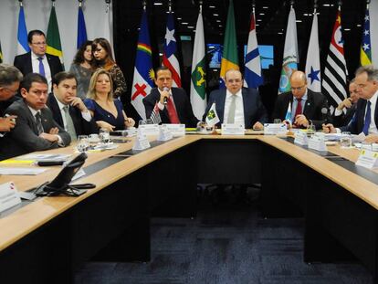 Governadores reunidos com deputados em Brasília.