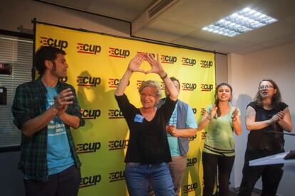 María José Lecha, candidata de Capgirem Barcelona, celebra els resultats.