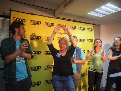 María José Lecha, candidata de Capgirem Barcelona, celebra els resultats.