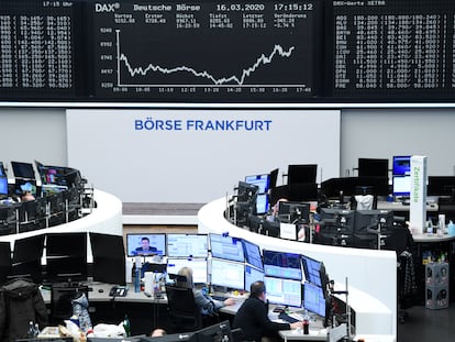 Imagen del patio de negociación de la Bolsa de Frankfurt.