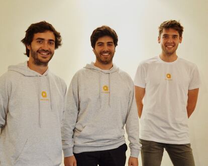 Tres jóvenes emprendedores –Jordi Ribé, Sergio Escosa y Xavi Pin– acaban de crear PamLearning, una plataforma que ayuda, en tiempos de pandemia, a los alumnos a estudiar para prepararse para los exámenes de selectividad.