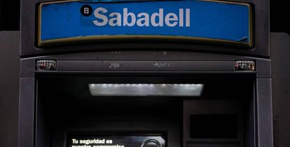 Cajero automático de Banco Sabadell.
