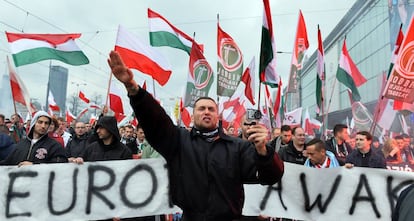 Manifestaci&oacute;n del grupo neonazi h&uacute;ngaro Jobbik.