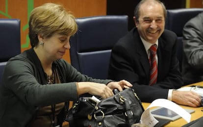 Miren Azkarate, antes de iniciar su comparecencia sobre el Guggenheim, ayer en el Parlamento.