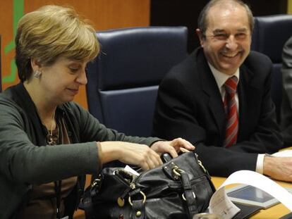 Miren Azkarate, antes de iniciar su comparecencia sobre el Guggenheim, ayer en el Parlamento.