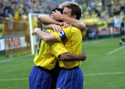 Los jugadores del Villarreal celebran el primer gol de su equipo frente al Celtic de Glasgow.