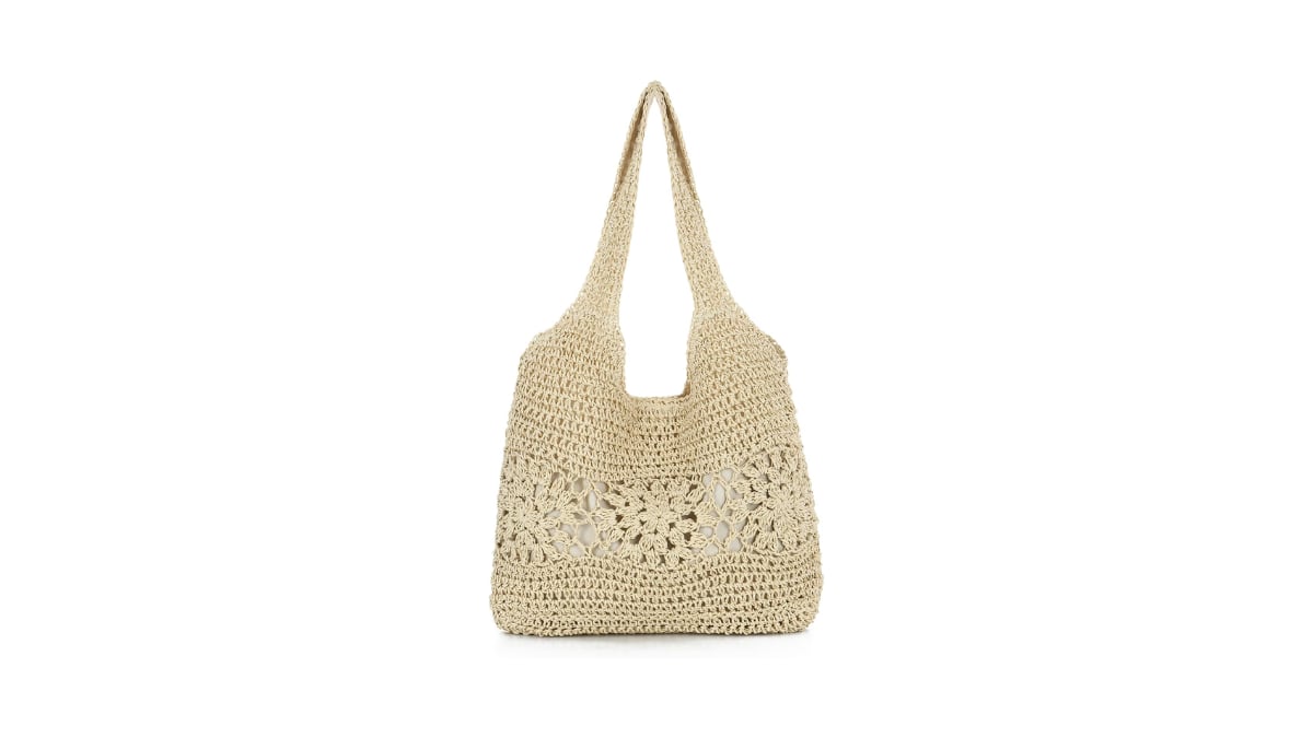 El bolso grande de rafia tipo tote.