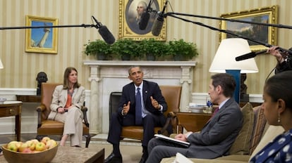 Obama habla a los medios durante la reunión con el gabinete de crisis contra el ébola.