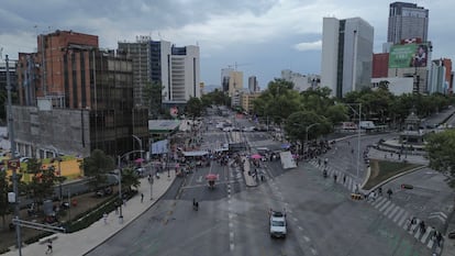 El bloqueo de los maestros de la CNTE sobre Insurgentes y Paseo de la Reforma en Ciudad de México.