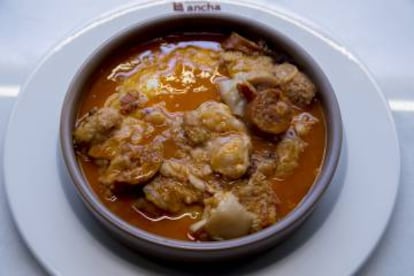 Tortilla de patata con callos del restaurante La Ancha.