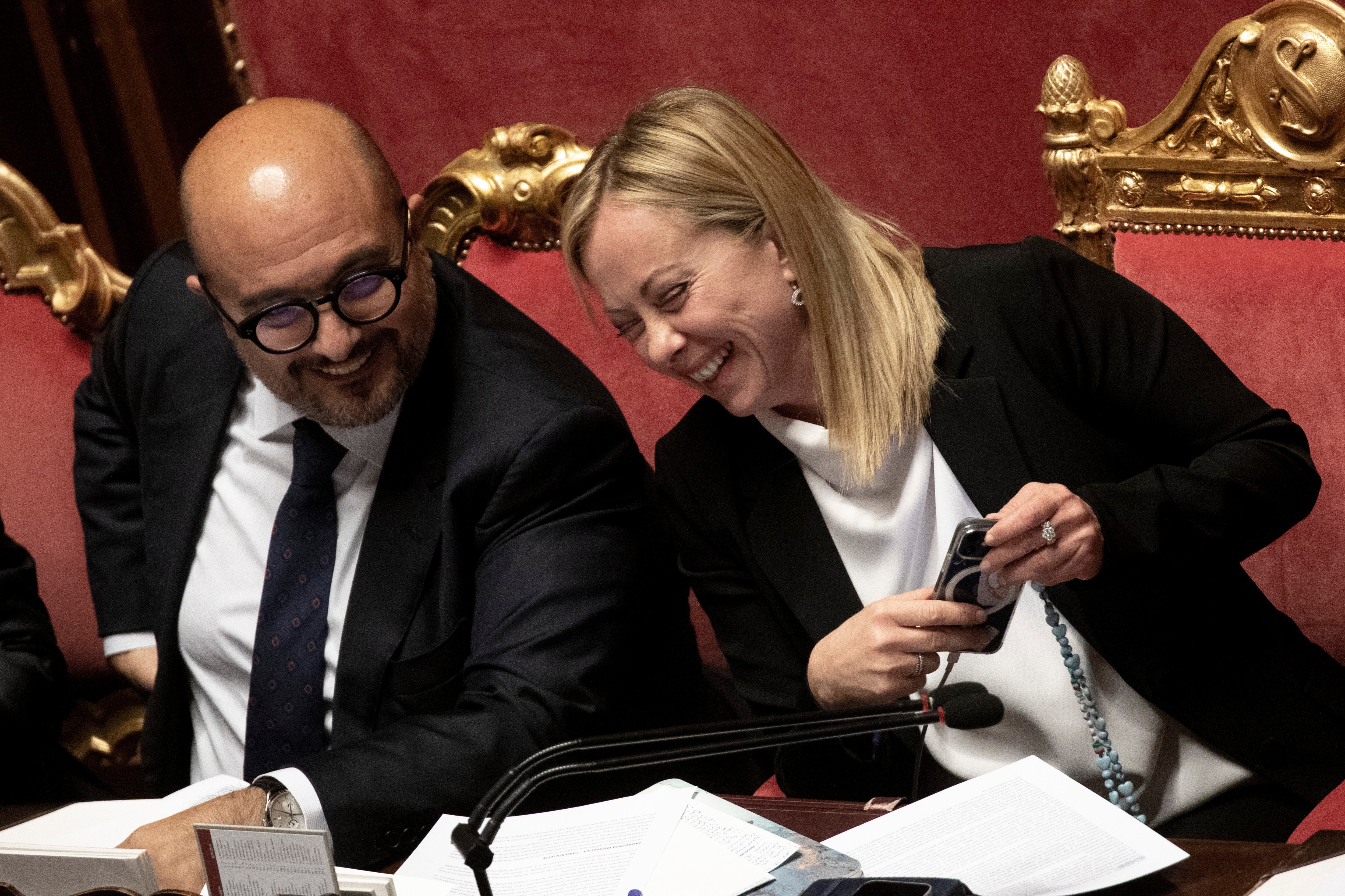 Gennaro Sangiuliano y la primera ministra, Giorgia Meloni, en el Senado italiano el pasado 26 de octubre.