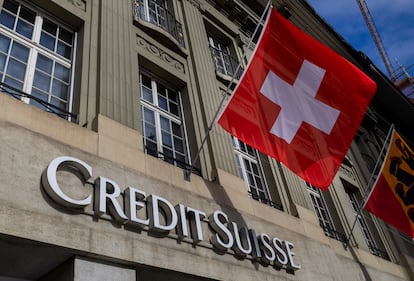 A Swiss flag is pictured above a logo of Swiss bank Credit Suisse in Bern, Switzerland, November 15, 2023.  REUTERS/Denis Balibouse