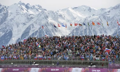 Espectadores presencian una prueba en Krasnaya Polyana.