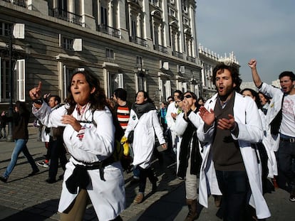 Protesta de sanitarios en 2012, durante la ola de manifestaciones en contra de los recortes a los servicios públicos.