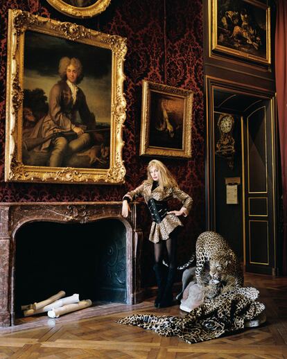 Arielle Dombasle, retratada por Emilie Régnier en el Musée de la Chasse et de la Nature en París en 2016.