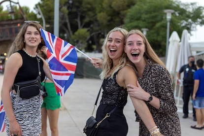 Turistas británicas en una terraza de Magaluf, en Mallorca.