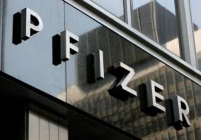 Pfizer avanzó que para el ejercicio 2014 prevé un beneficio neto de entre 2,20-2,30 dólares por acción, en línea que las previsiones de los mercados. EFE/Archivo