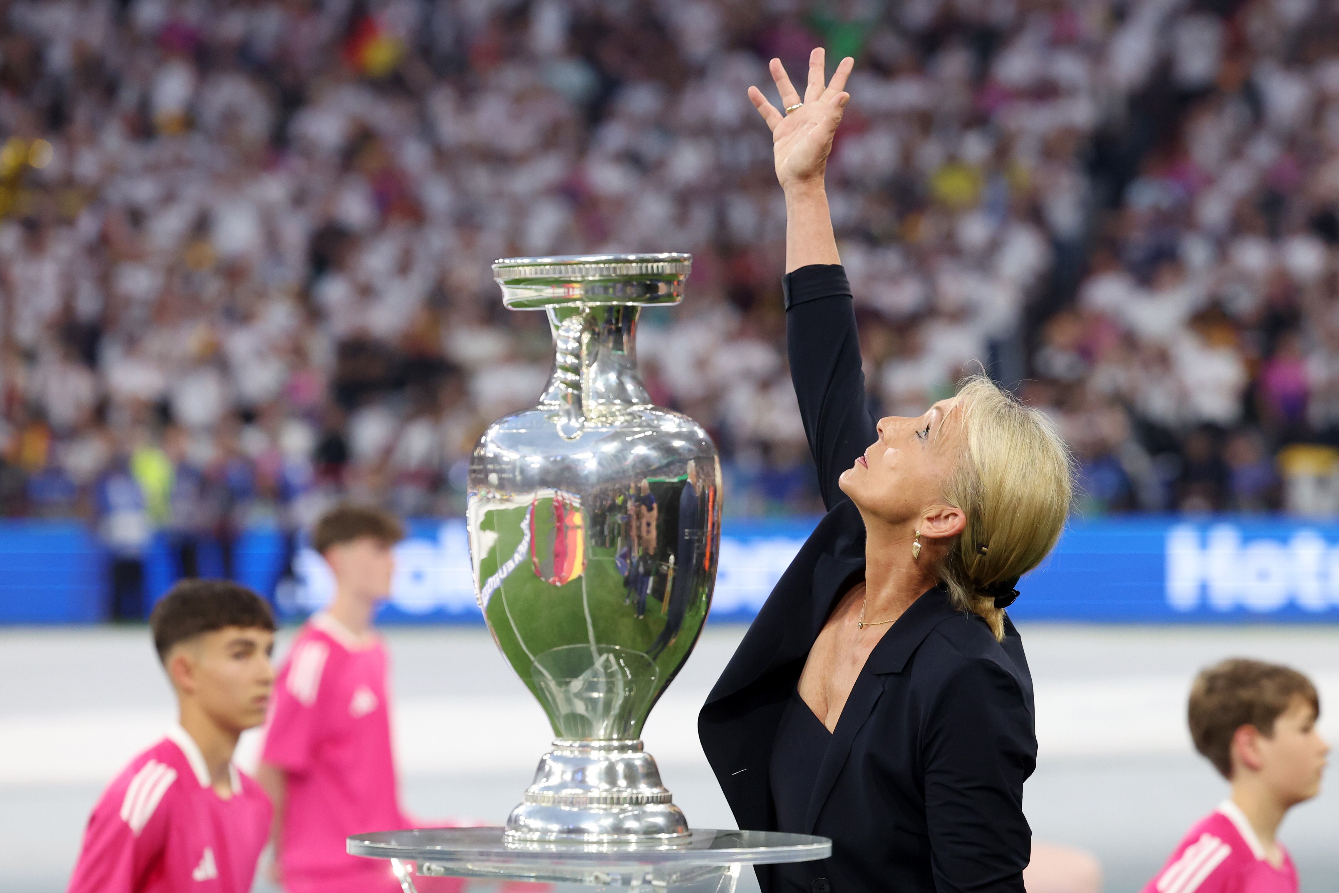 Heidi Beckenbauer, viuda de Franz Beckenbauer, antes de iniciarse el partido.