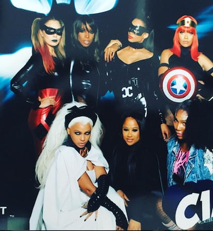 Equipo de superheroínas (con Beyoncé liderando la foto) en la fiesta de cumpleaños de Ciara.