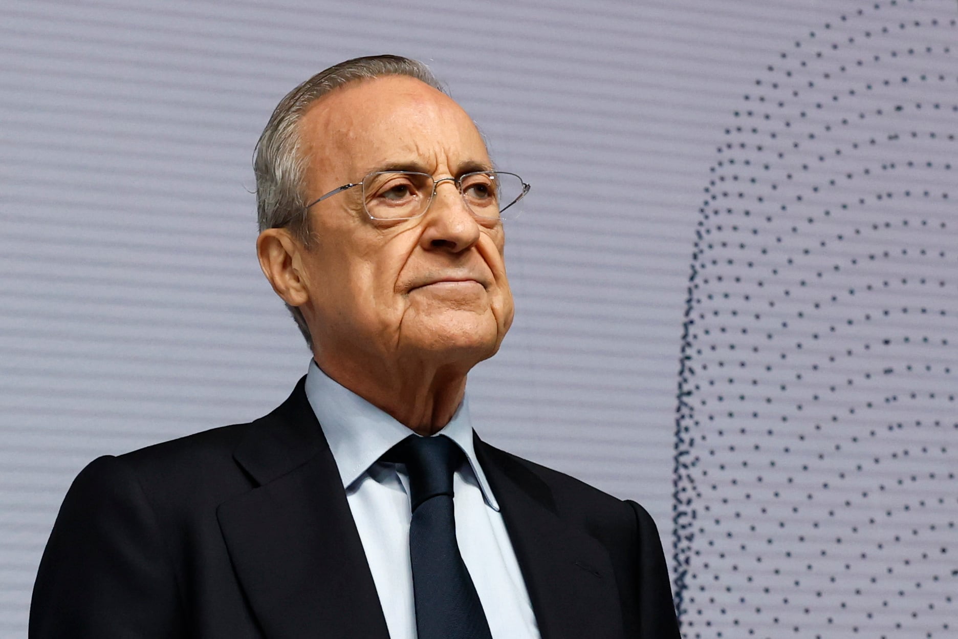 ACS se arma de efectivo por más de 2.100 millones mientras Florentino Pérez y Criteria se refuerzan en el capital