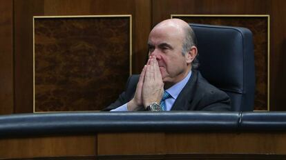 Luis de Guindos, ayer en el Congreso de los Diputados.