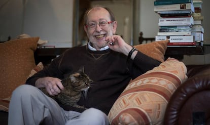 El filósofo Alain de Benoist, cofundador de la Nueva Derecha, en su casa cerca de Dreux (Francia), en 2019.