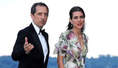 Gad Elmaleh y Carlota Casiraghi en la boda de su hermano Pierre.