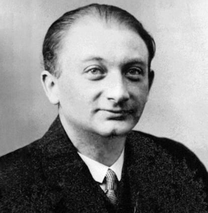 El periodista y novelista Moses Joseph Roth, retratado en 1926.