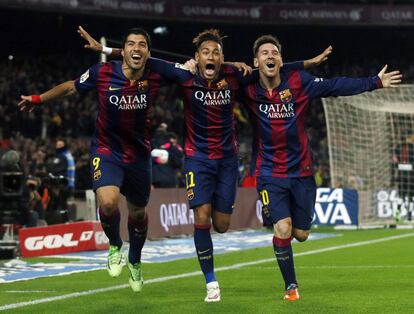 Messi celebra un gol contra el Atlético en un duelo de Liga, en enero de 2015, junto a Luis Suárez y Neymar. Con el uruguayo y el brasileño formó un tridente extraordinario, que reportó muchos goles al equipo azulgrana.