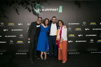 De izquierda a derecha, Guillermo Rodríguez, exdirector del 'El HuffPost', Laura Riestra, subdirectora, Daniel Ventura, actual director, y Montserrat Domínguez, exdirectora, en la fiesta de celebración por el 10º aniversario, este jueves en Madrid.