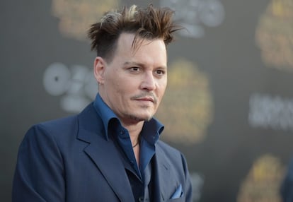 “Ser famoso es un poco como vivir siendo un fugitivo. Todo lo que haces tiene que estar planeado. Entrar en un hotel, salir del hotel, ir a un restaurante, salir del restaurante…”, contó Johnny Depp al programa de televisión ‘Today’.