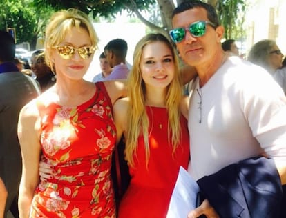 Melanie Griffith y Antonio Banderas en la graduaci&oacute;n de su hija Stella del Carmen en junio de 2015.