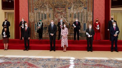 Los Reyes, acompañados por el ministro de Ciencia e Innovación, Pedro Duque, han entregado este lunes los Premios Nacionales de Investigación 2020, en una ceremonia celebrada en el Palacio de El Pardo.