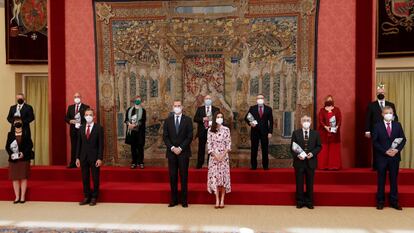 Los Reyes, acompañados por el ministro de Ciencia e Innovación, Pedro Duque, han entregado este lunes los Premios Nacionales de Investigación 2020, en una ceremonia celebrada en el Palacio de El Pardo.