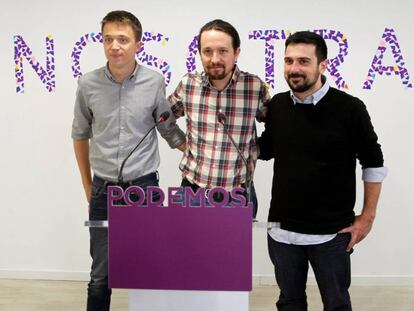 Pablo Iglesias, en el centro, con Íñigo Errejón, a la izquierda, y Ramón Espinar en la rueda de prensa del jueves para presentar su alianza para Madrid.