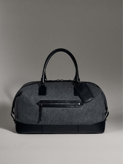 Estilo urbano para el otoño. La bolsa Weekender de franela, confeccionada en su totalidad con algodón y con piel bovina, es uno de los últimos lanzamientos de Massimo Dutti para este otoño. De colores gris oscuro y negro, cuenta con un compartimento principal, tres bolsillos interiores, un bolsillo exterior con cremallera, cierre mediante doble cremallera exterior, asa de mano y forro interior. Además, incluye una bolsa protectora guardapolvo personalizada. De edición limitada, la base está asegurada con un doble forro para evitar el desgaste y asegurar la durabilidad. Precio: 149 euros.