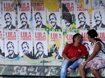Cartaz em defesa de Lula em Brasília.