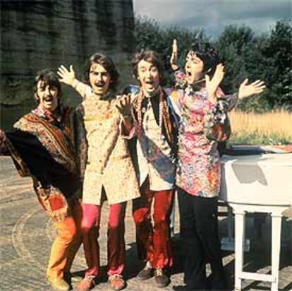 Ringo Starr, George Harrison, John Lennon y Paul McCartney (de izquierda a derecha), en una imagen de 1967 incluida en su antología.