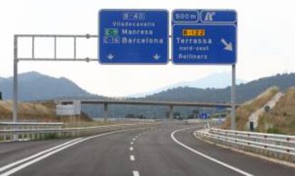 Vista de un tramo de la autovía B-40 entre Abrera - Olesa y Monserrat, una de las infraestructuras más polémicas de Cataluña, que inauguró en 2010 el ex ministro de Fomento, José Blanco y el expresidente de la Generalitat, José Montilla.
