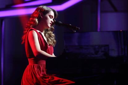 Amaia toca el piano durante una gala de 'Operación Triunfo'.