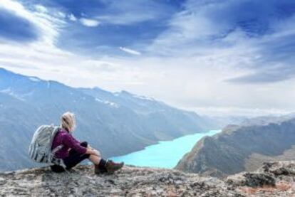 Una senderista en el parque nacional de Jotunheimen, en Noruega.