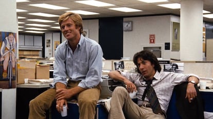 Robert Redford, a la izquierda, y Dustin Hoffman, en 'Todos los hombres del presidente' (Alan J. Pakula, 1976).
 