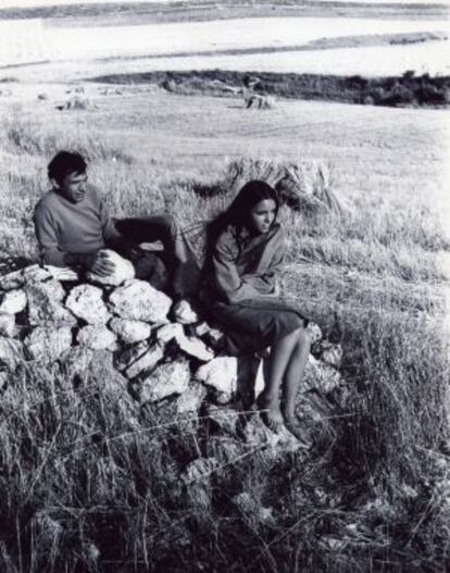 Ana Belén y Miguel Narros en Segovia en 1967.