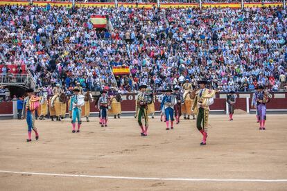 Paseíllo en la plaza de toros de Las Ventas.