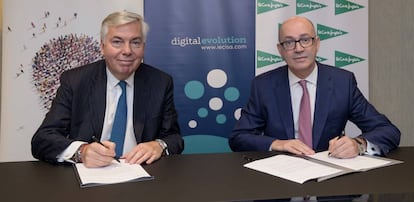 Vincent Rouaix, presidente de Gfi, y Jesús Nuño de la Rosa, consejero delegado de El Corte Inglés.