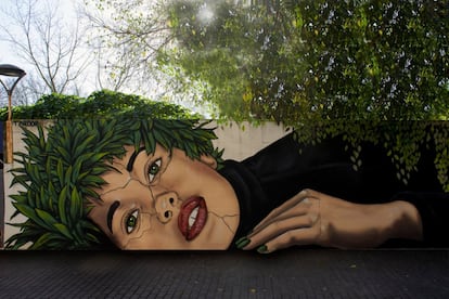 El cuarto mejor grafiti de 2021 también se encuentra en una ciudad española. En la localidad valenciana de <a href="https://elviajero.elpais.com/tag/denia/a" target="_blank">Dénia</a>, en la pared exterior del parque de Torrecremada, espera esta obra de Tardor Roselló. Fue pintado durante la celebración del Día de la Infancia y la Adolescencia. “Espero que con estas iniciativas se dé a conocer más la cultura del arte urbano de Dénia y la Marina Alta, la meua terrera”, ha escrito el artista alicantino en <a href="https://www.facebook.com/TardorRoselloGraffiti/" target="_blank">su perfil de Facebook</a> tras el reconocimiento.